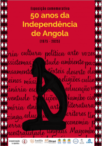 Card digital em fundo vermelho com padrões geométricos pretos, brancos e vermelhos nas laterais. No topo aparecem os logotipos do Instituto Kadila e da Associação de Estudantes Angolanos da UFSC. O texto central, em letras amarelas, diz: “Exposição comemorativa: 50 anos da Independência de Angola (1975–2025)”. Abaixo, em preto, lê-se: “Abertura: 11 de novembro, às 18h, no Museu de Arqueologia e Etnologia da UFSC (MarquE)”. Ao centro do cartaz há a silhueta de uma escultura de uma figura sentada, com o queixo apoiado nas mãos. O fundo atrás da figura contém palavras relacionadas à cultura angolana, como história, arte, culinária, juventude e memória. Na parte inferior estão os logotipos das instituições organizadoras e apoiadoras do evento.